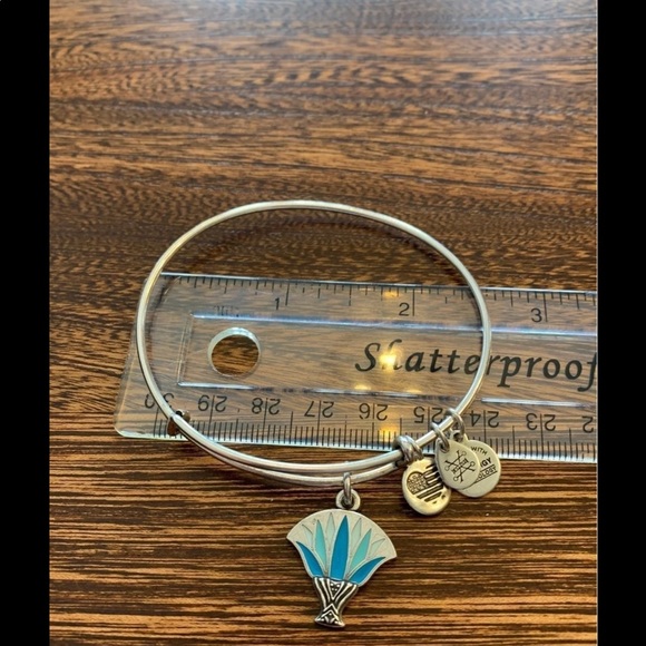 SOLD 🦋🦋 - Picture 9 of 9